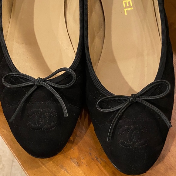 CHANEL Black Bow Accent Flats - Picture 4 of 10